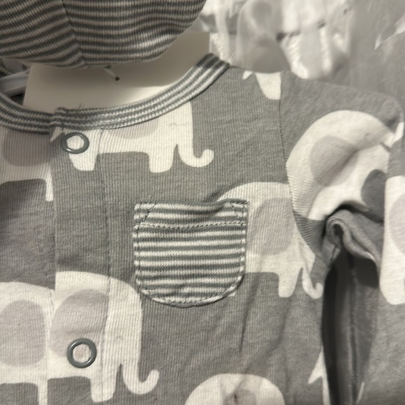 CARTERāS NWT size preemie, gray & white with elephant print - Picture 6 of 11